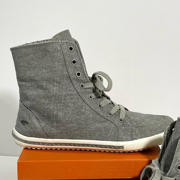 Rocket Dog Penwell Convertible High Top/Low Top
Fold Down Collar Canvas Sneaker - Picture 9 of 16